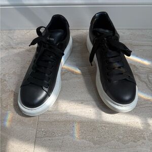 Alexander McQueen Oversized Sneakers 🖤🖤🖤